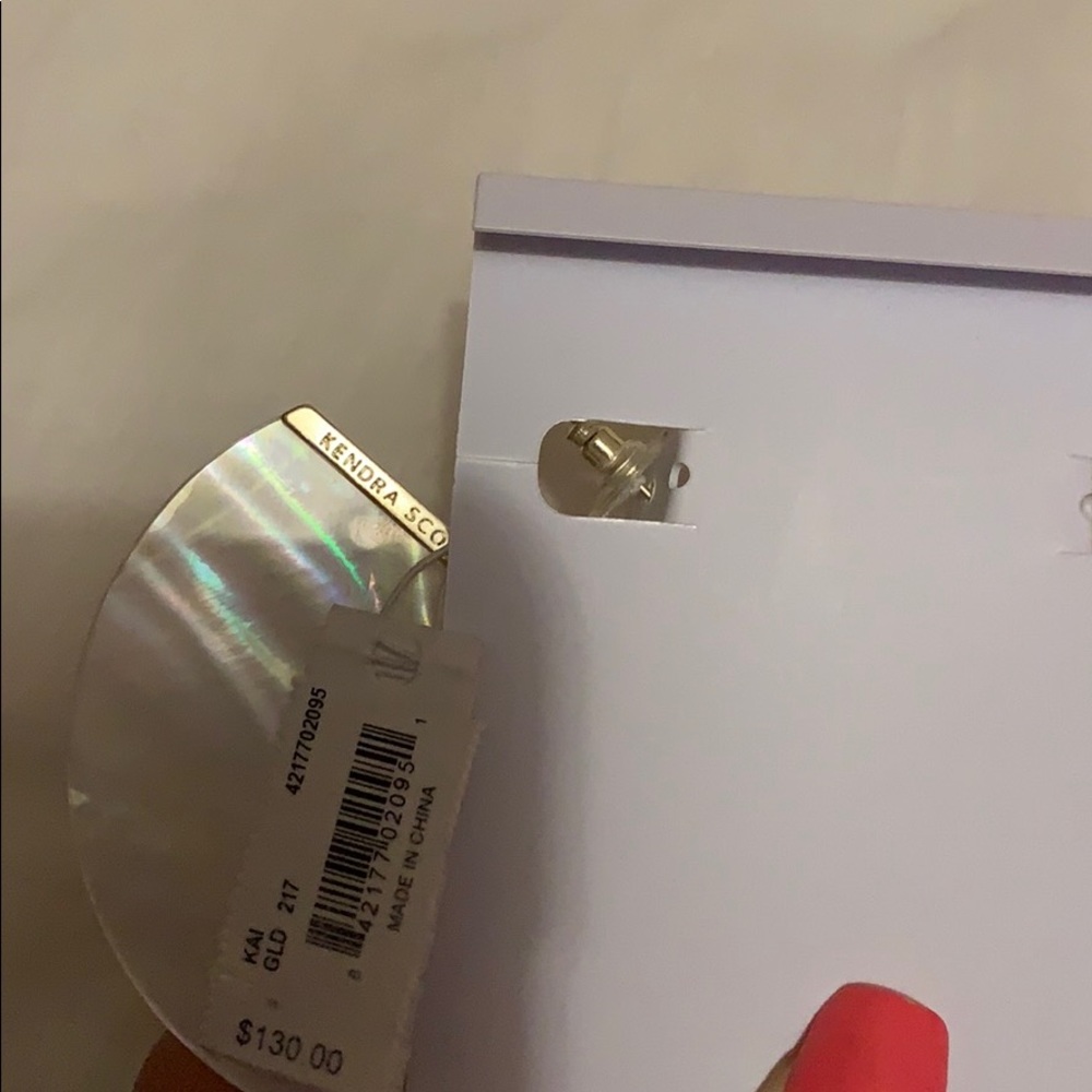 Kendra Scott Kai Shell Disc Earrings in white - Picture 4 of 5